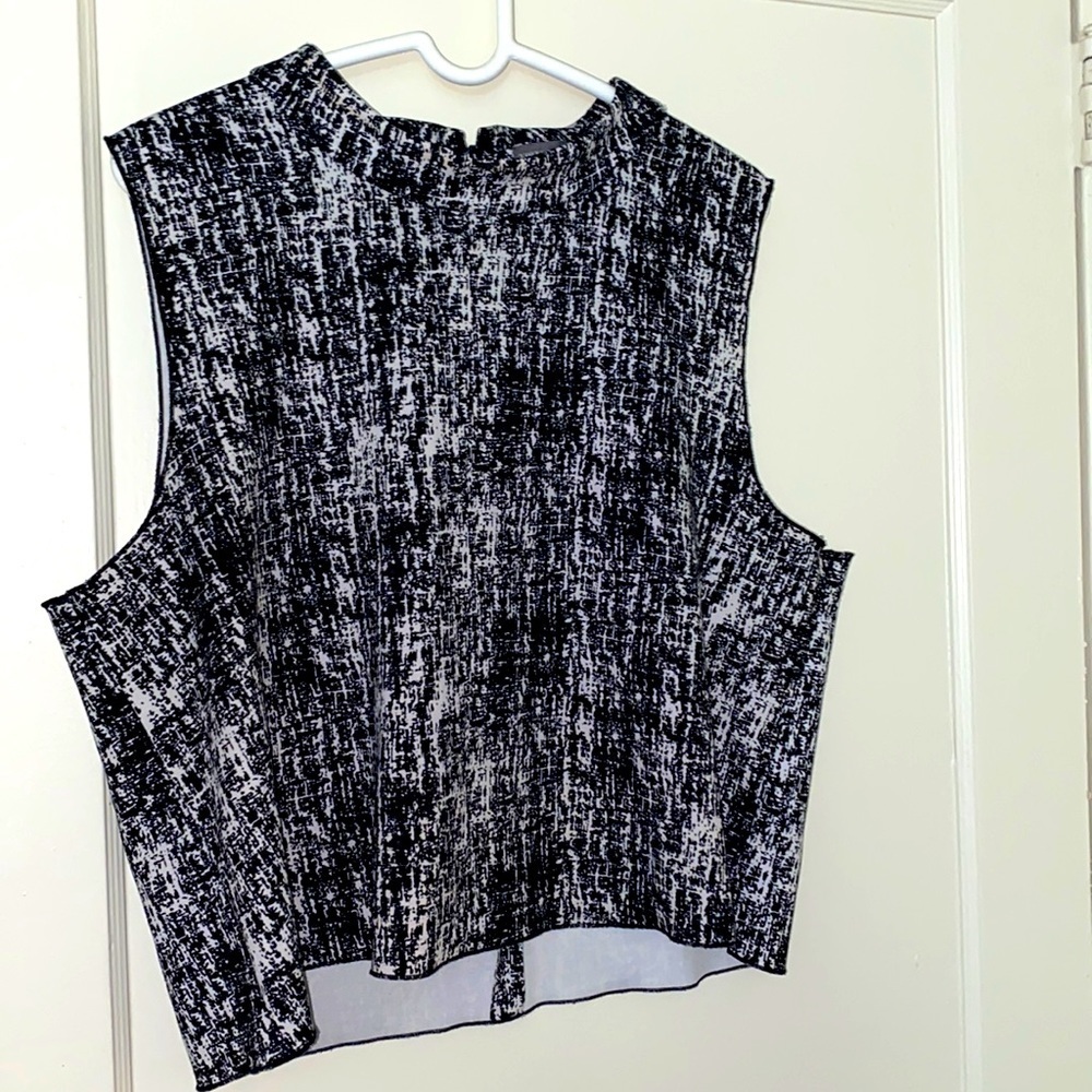 Vince camuto black and white top size: XL
